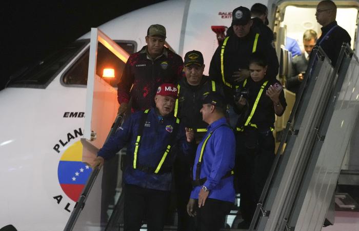 Venezuela
      sends
      2
      planes
      to
      US
      to
      return
      migrants,
      signaling
      a
      potential
      improvement
      in
      relations - Iqraa news