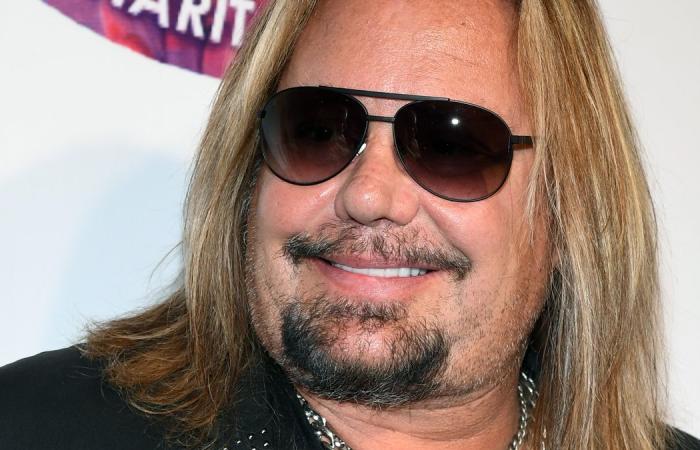 Who
      is
      Vince
      Neil
      and
      how
      was
      he
      involved
      in
      Scottsdale
      plane
      crash? - Iqraa news