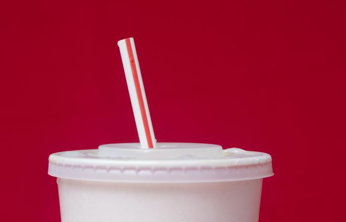 ‘Back
      to
      plastic':
      Trump
      pushes
      for
      plastic
      straws
      as
      he
      declares
      paper
      ones
      ‘don't
      work' - Iqraa news