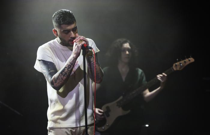 Zayn
      Malik
      postpones
      US
      tour
      dates
      following
      death
      of
      One
      Direction
      bandmate
      Liam
      Payne - Iqraa news