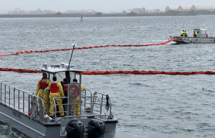 Rescue
      crews
      respond
      to
      military
      plane
      crash
      into
      San
      Diego
      Bay - Iqraa news