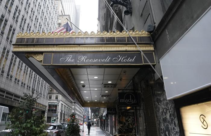 NYC
      mayor
      announces
      closure
      of
      Roosevelt
      Hotel
      Asylum
      Seeker
      Arrival
      Center - Iqraa news