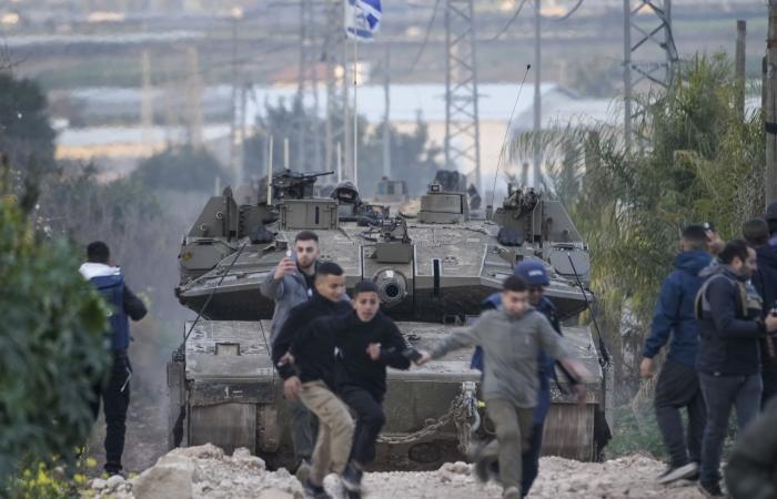 Israel
      sends
      tanks
      into
      West
      Bank
      and
      says
      fleeing
      Palestinians
      can't
      return - Iqraa news