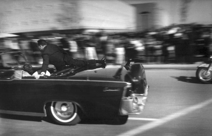 Secret
      Service
      agent
      famed
      for
      leap
      onto
      JFK's
      car
      after
      assassination
      dies - Iqraa news