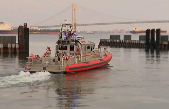 4th
      person
      presumed
      dead
      after
      boat
      sinks
      off
      New
      York
      City - Iqraa news