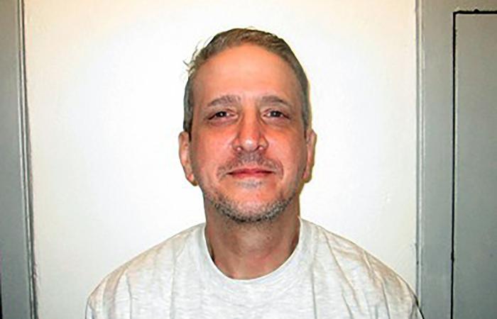 Supreme
      Court
      dismisses
      Oklahoma
      death
      row
      inmate's
      conviction
      over
      flawed
      trial - Iqraa news