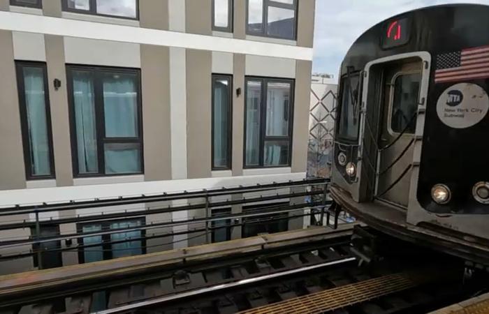 What
      it's
      like
      living
      in
      an
      NYC
      apartment
      just
      feet
      away
      from
      passing
      subway
      trains - Iqraa news