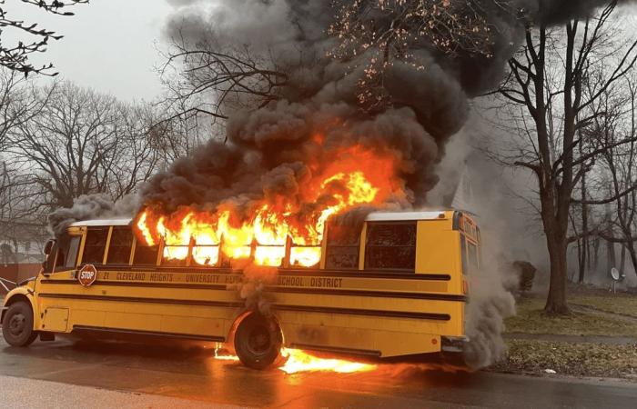 Cleveland
      school
      bus
      filled
      with
      students
      bursts
      into
      flames
      during
      morning
      route - Iqraa news