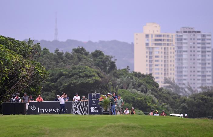 Aces
      wild:
      Dale
      Whitnell
      makes
      two
      holes-in-one
      in
      same
      round
      at
      South
      African
      Open - Iqraa news