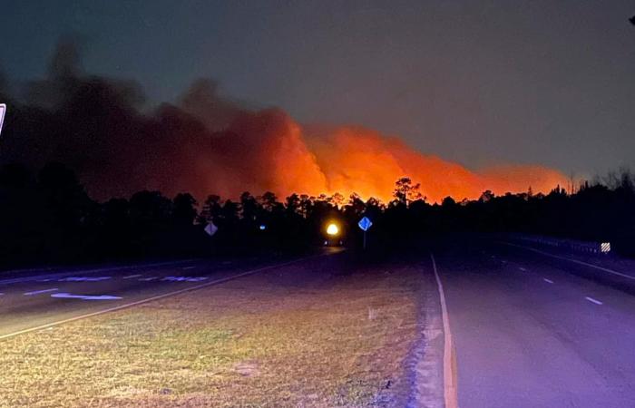 Crews
      battle
      wildfires
      in
      North
      and
      South
      Carolina
      amid
      dry
      conditions
      and
      gusty
      winds - Iqraa news