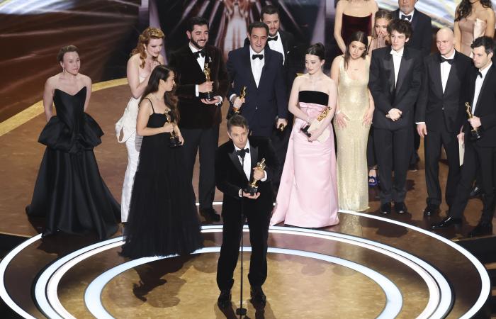 Strip
      club
      Cinderella
      story
      ‘Anora'
      wins
      best
      picture
      at
      97th
      Academy
      Awards - Iqraa news