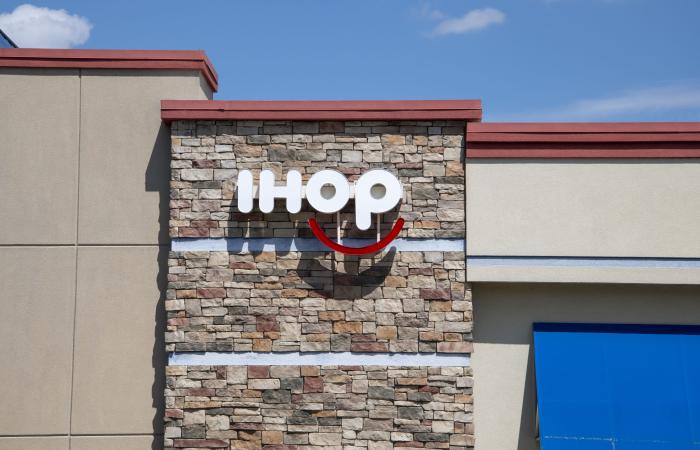 IHOP
      is
      giving
      away
      free
      pancakes
      —
      but
      only
      for
      today - Iqraa news