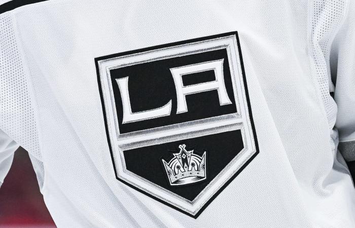 LA
      Kings
      apologize
      for
      selling
      scarves
      made
      in
      Turkey
      on
      Armenian
      Night - Iqraa news