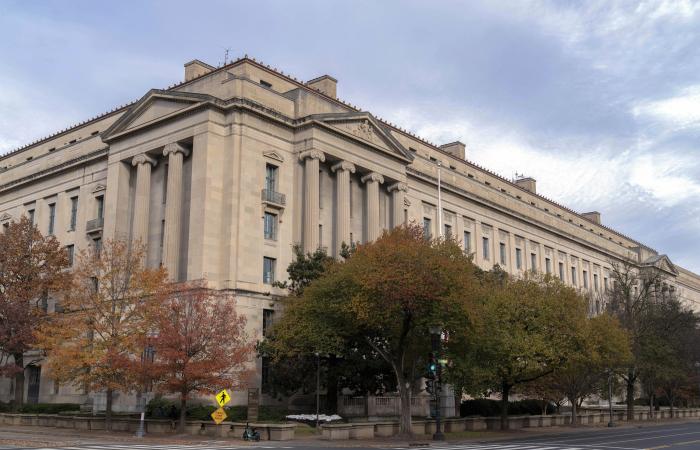 FBI
      and
      DOJ
      headquarters
      among
      more
      than
      440
      federal
      buildings
      listed
      for
      potential
      sale - Iqraa news