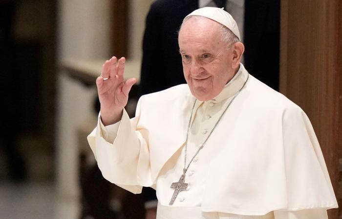 Pope
      Francis
      rests
      after
      peaceful
      night
      during
      third
      week
      of
      hospital
      treatment
      for
      pneumonia - Iqraa news