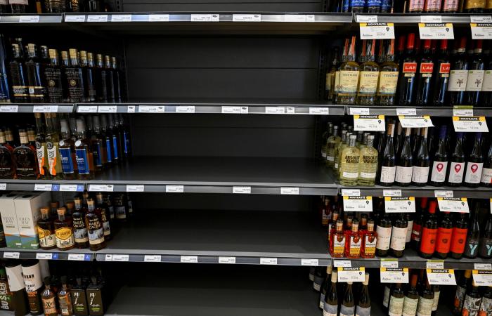 Canadian
      stores
      pull
      U.S.
      liquor
      from
      shelves
      as
      Trump's
      tariffs
      take
      effect - Iqraa news