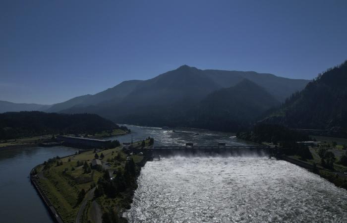 Car
      being
      pulled
      from
      Columbia
      River
      might
      have
      belonged
      to
      Oregon
      family
      that
      vanished
      in
      1958 - Iqraa news