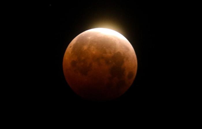 Watch
      the
      moon
      turn
      red
      during
      a
      total
      lunar
      eclipse
      this
      week - Iqraa news