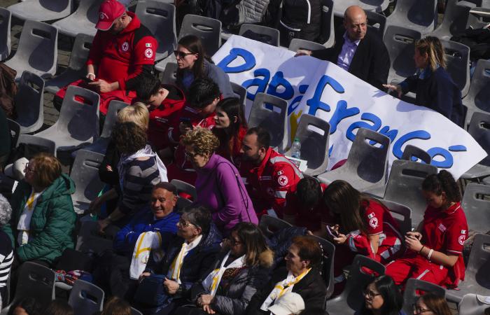 Pope
      thanks
      volunteers
      for
      ‘miracle
      of
      tenderness'
      as
      another
      Holy
      Year
      event
      passes
      without
      him - Iqraa news