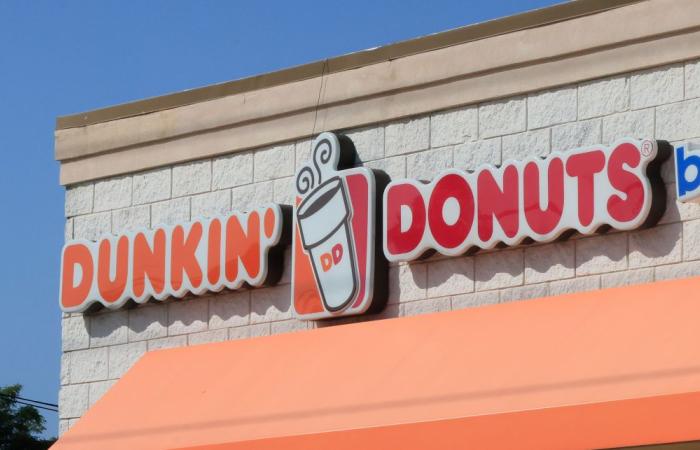 Dunkin'
      settles
      milk
      debate,
      won't
      charge
      extra
      for
      dairy
      alternatives - Iqraa news