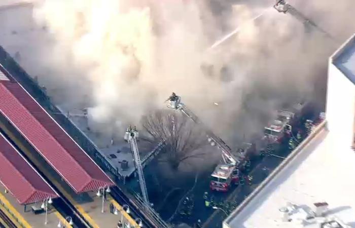 Massive
      fire
      in
      the
      Bronx
      sends
      huge
      plume
      of
      smoke
      into
      the
      air - Iqraa news